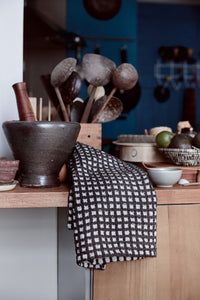 Puro Ruutu towel 50x70cm | dark gray/sand